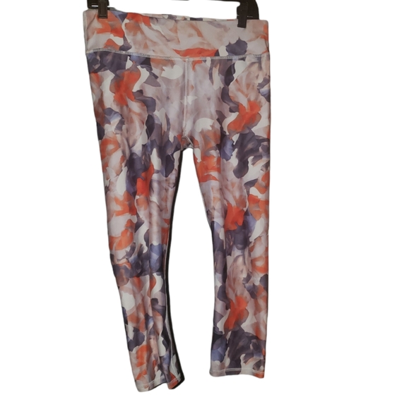 Fabletics capri (size medium) - Picture 6 of 8